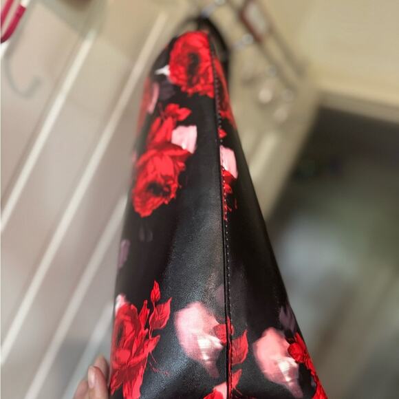 VICTORIA’S SECRET 🌹Black & Red Rose Floral Tote - Picture 7 of 12